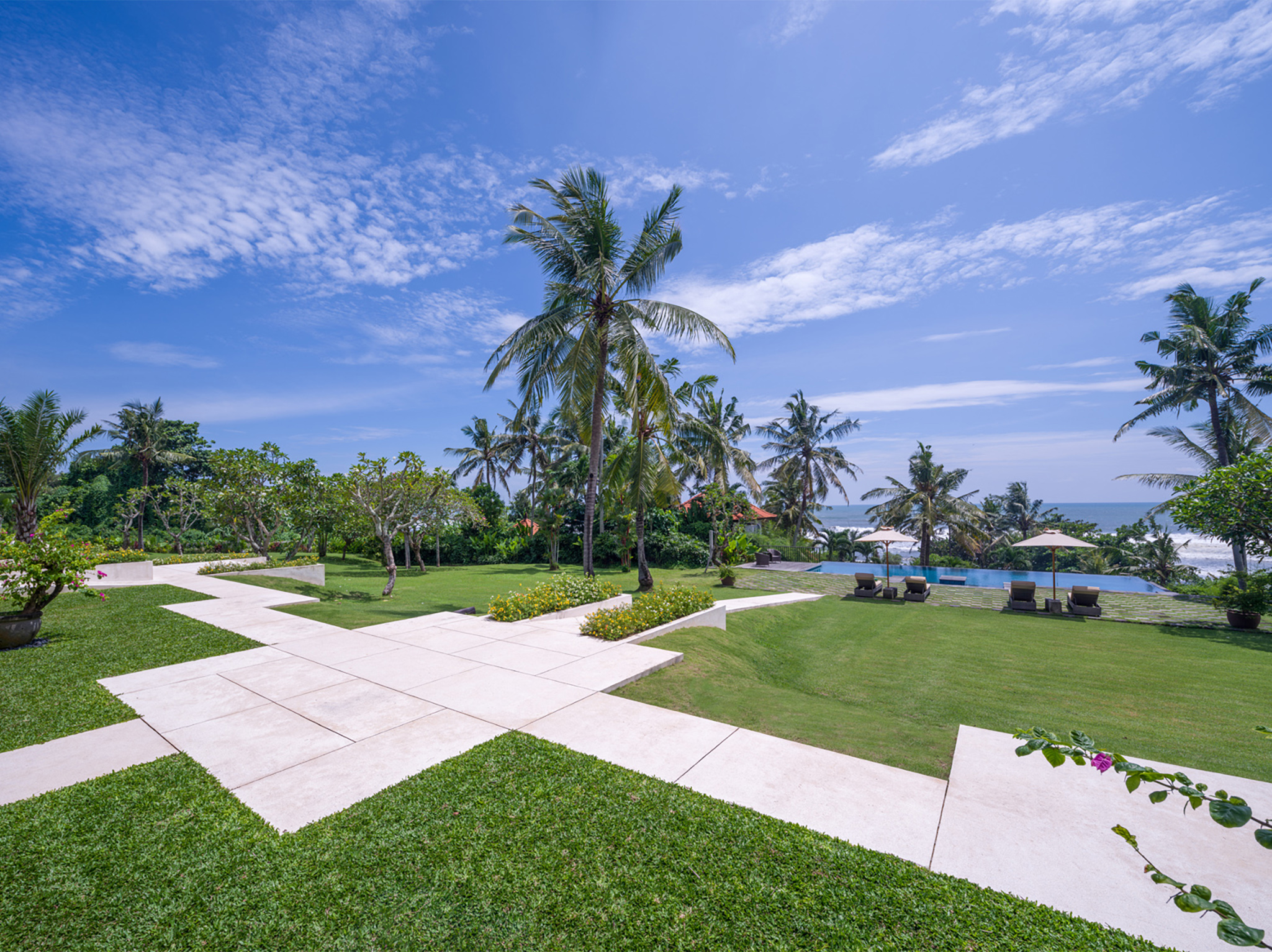 Villa Kailasha - Expansive lawn - Villa Kailasha, Tabanan, Bali